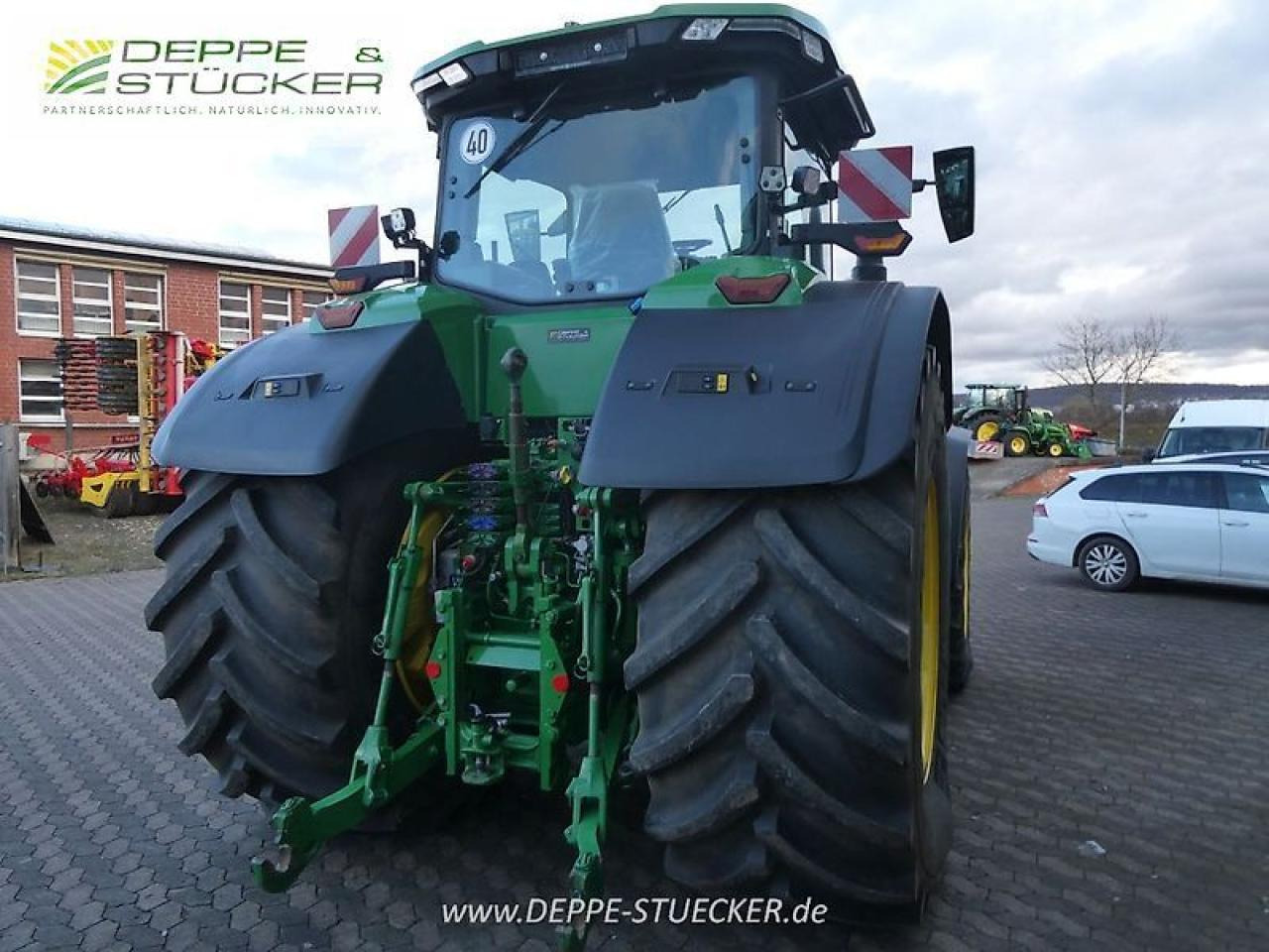 Farm tractor John Deere 8r 410: picture 8