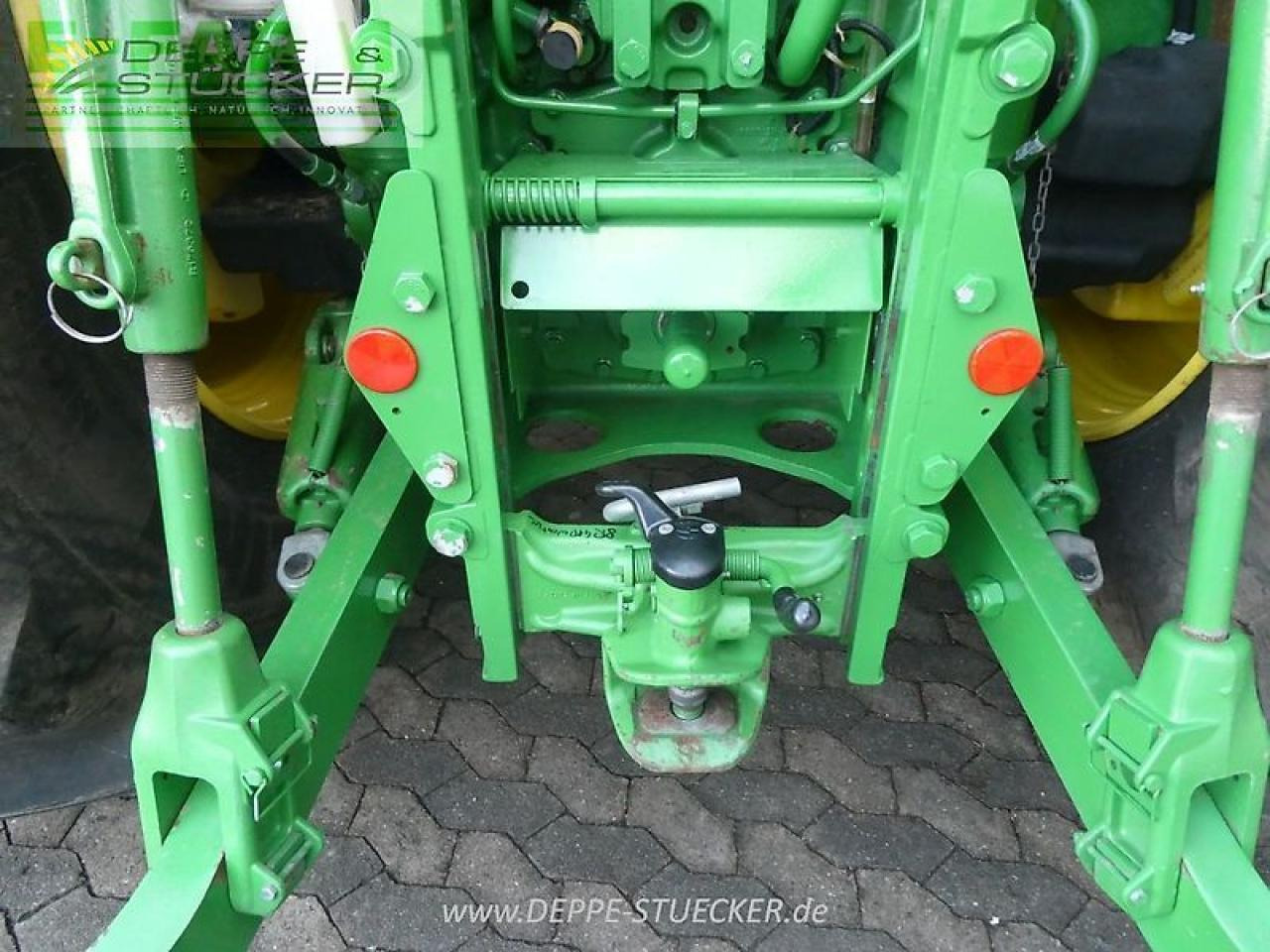 Farm tractor John Deere 8r 410: picture 7