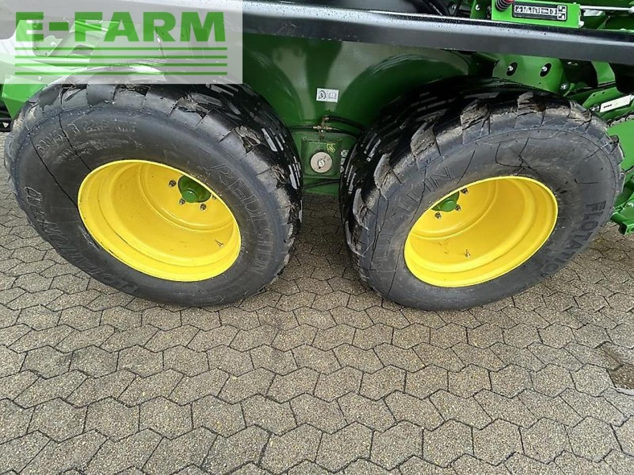 John Deere c441r - Square baler: picture 3 John Deere c441r - Square baler: picture 3