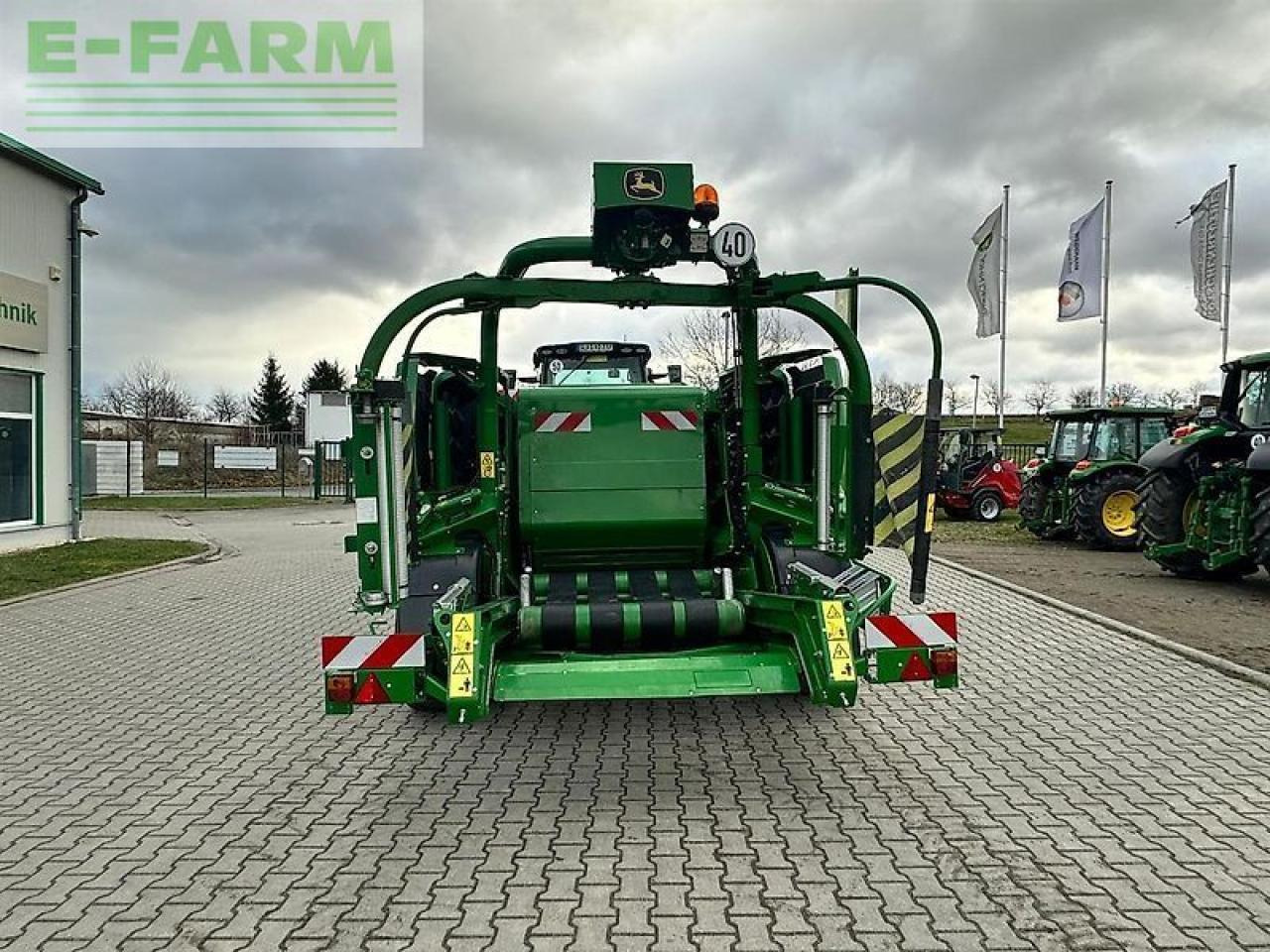 John Deere c441r - Square baler: picture 3 John Deere c441r - Square baler: picture 3