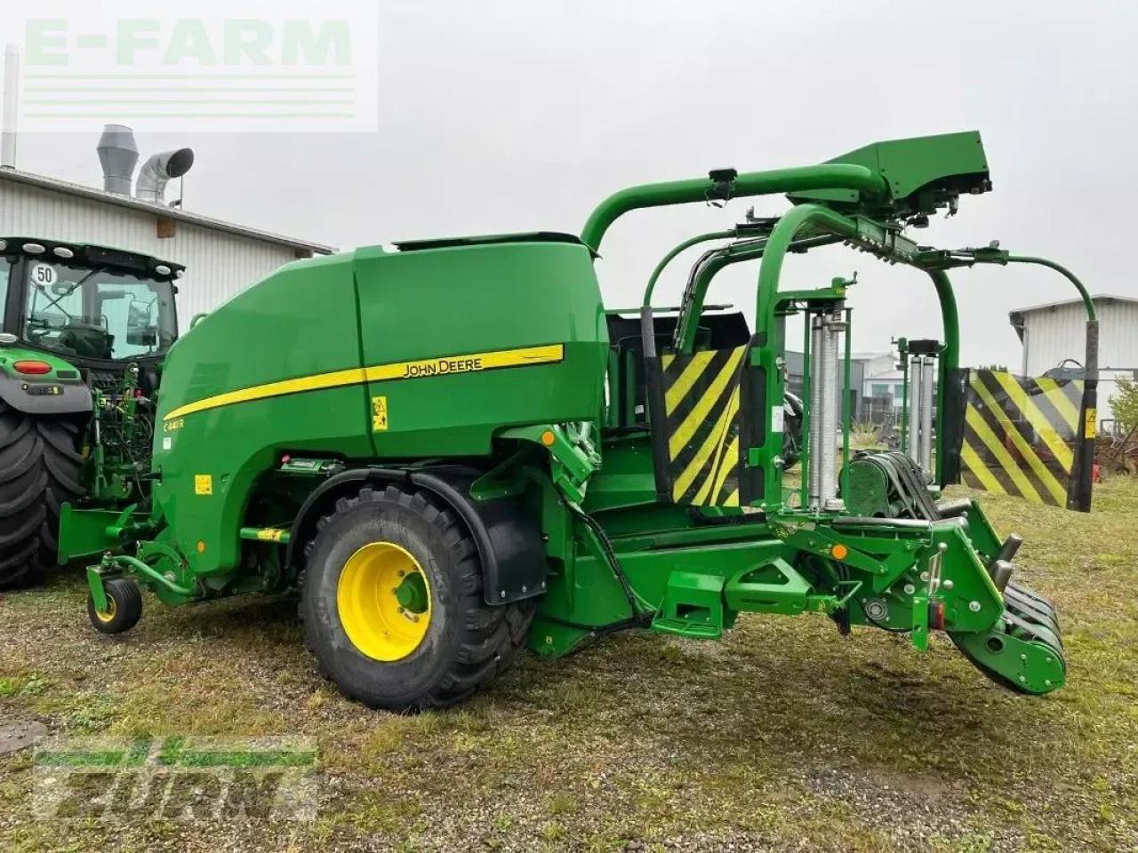 John Deere c441r mit mantelfolienbindung - Square baler: picture 1 John Deere c441r mit mantelfolienbindung - Square baler: picture 1