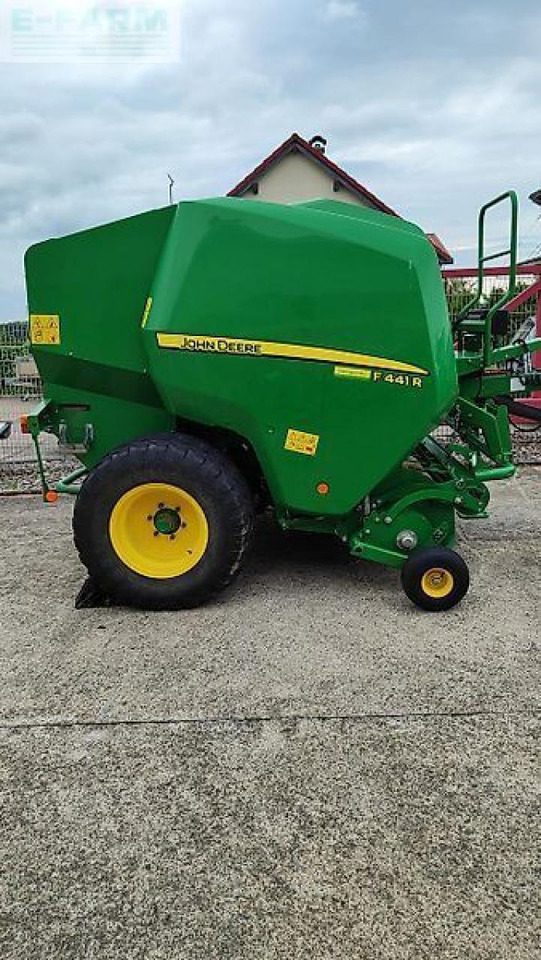 John Deere f441r - Square baler: picture 1 John Deere f441r - Square baler: picture 1