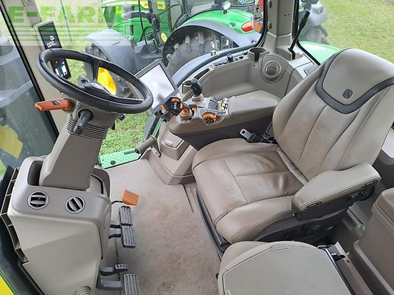 John Deere traktor 7r330 - Forage harvester attachment: picture 5 John Deere traktor 7r330 - Forage harvester attachment: picture 5