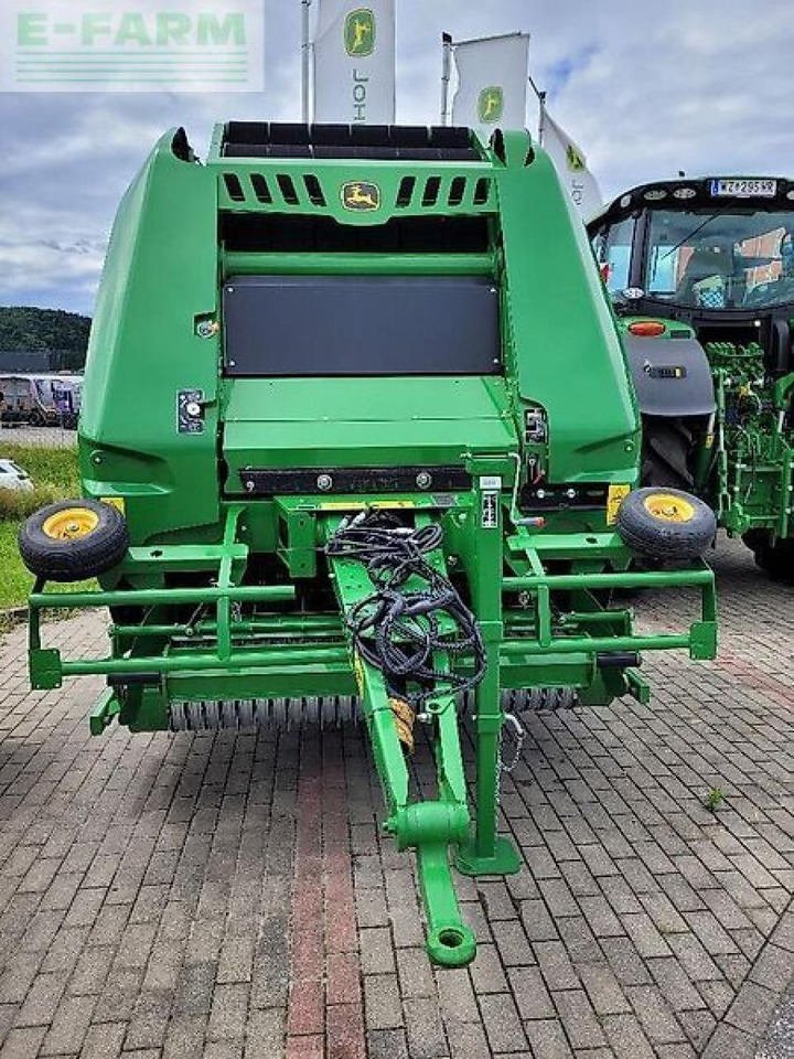 John Deere v451m - Square baler: picture 3 John Deere v451m - Square baler: picture 3