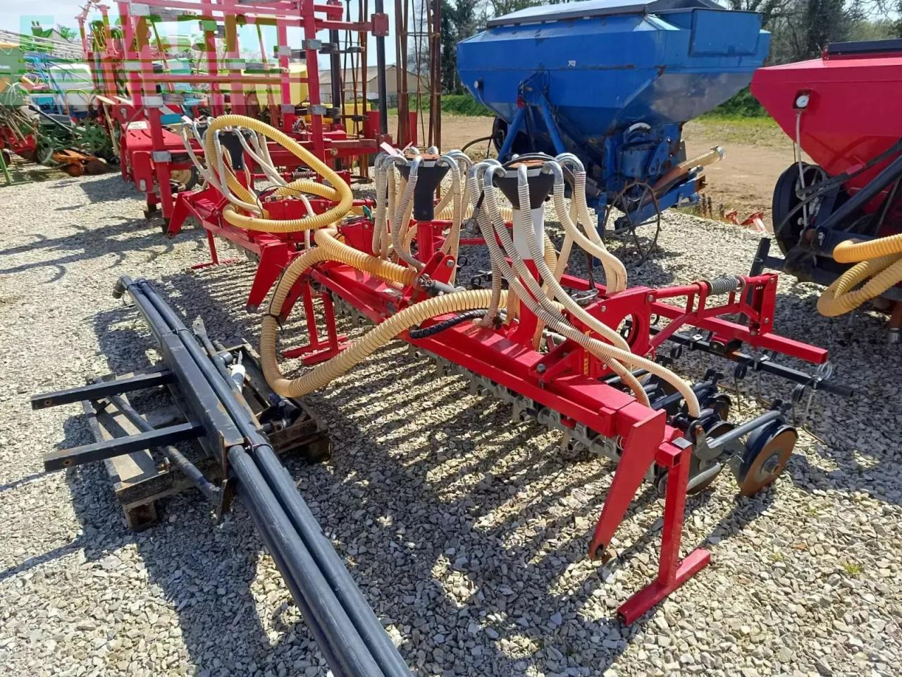 Kongskilde ns1500 + ligne de semis repliable 4m50 - Precision sowing machine: picture 4 Kongskilde ns1500 + ligne de semis repliable 4m50 - Precision sowing machine: picture 4