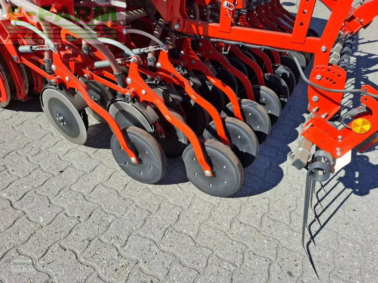 Kuhn drillkombination venta 3030 + kreiselegge hr 3030 - Combine seed drill: picture 2 Kuhn drillkombination venta 3030 + kreiselegge hr 3030 - Combine seed drill: picture 2