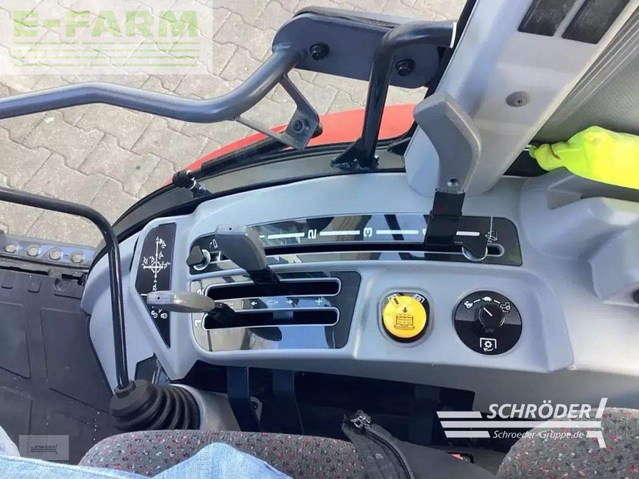 Massey Ferguson 1735 m hc - Farm tractor: picture 3 Massey Ferguson 1735 m hc - Farm tractor: picture 3
