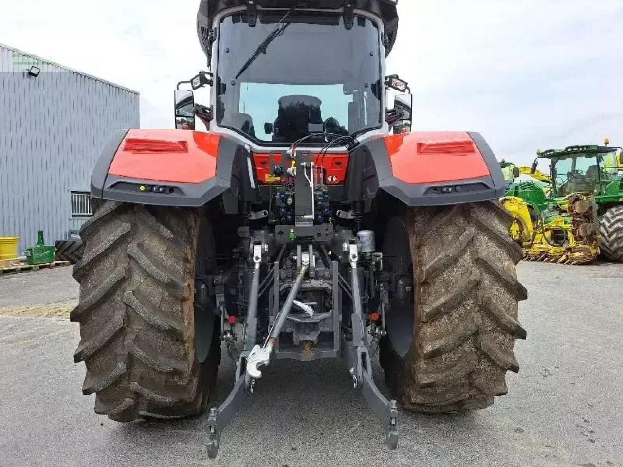 Massey Ferguson 8s.205 - Farm tractor: picture 5 Massey Ferguson 8s.205 - Farm tractor: picture 5