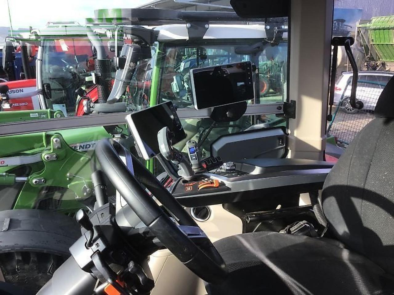 Massey Ferguson mf 8s.305 dyna-vt exclusive ma Exclusive - Farm tractor: picture 4 Massey Ferguson mf 8s.305 dyna-vt exclusive ma Exclusive - Farm tractor: picture 4