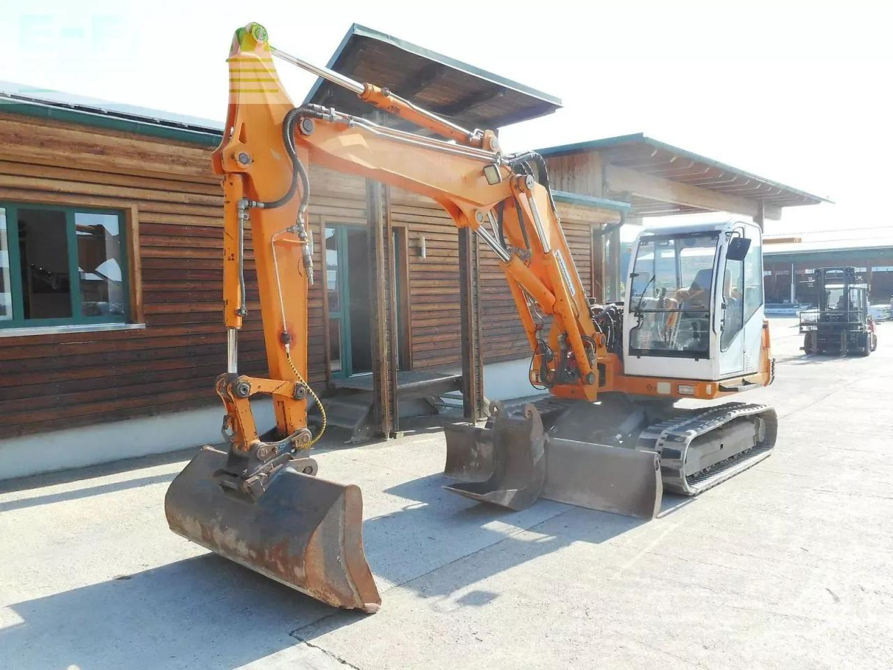 Neuson 8002rd ( 7.900kg ) hydr. sw + verstellausleger - Mini excavator: picture 2 Neuson 8002rd ( 7.900kg ) hydr. sw + verstellausleger - Mini excavator: picture 2