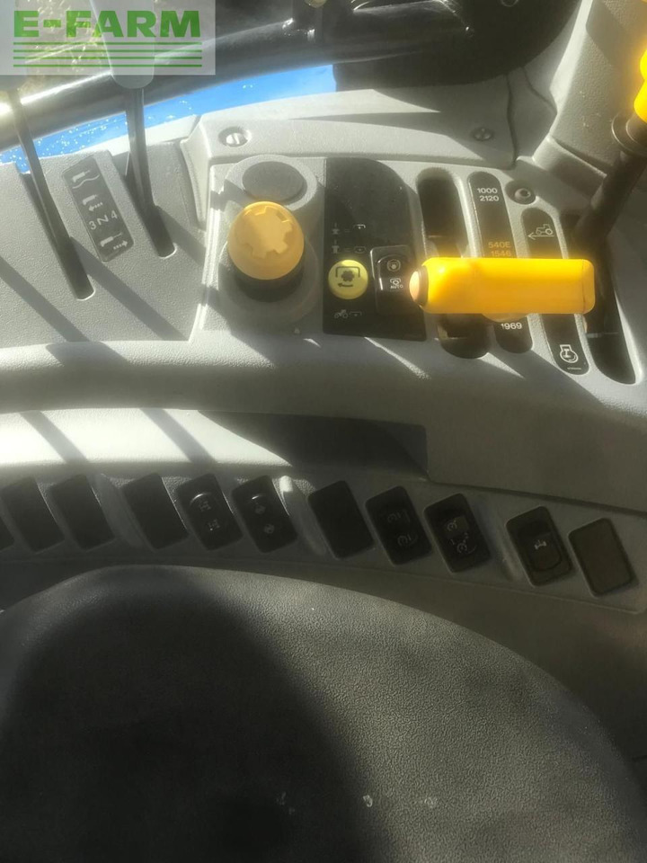 New Holland T7.225 - Farm tractor: picture 5 New Holland T7.225 - Farm tractor: picture 5