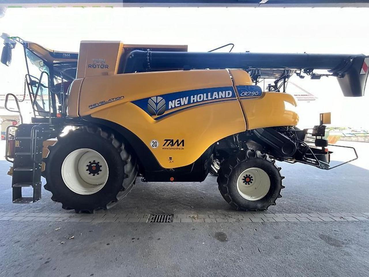 New Holland cr 7.90 + 8,53m sw + ssw - Combine harvester: picture 1 New Holland cr 7.90 + 8,53m sw + ssw - Combine harvester: picture 1