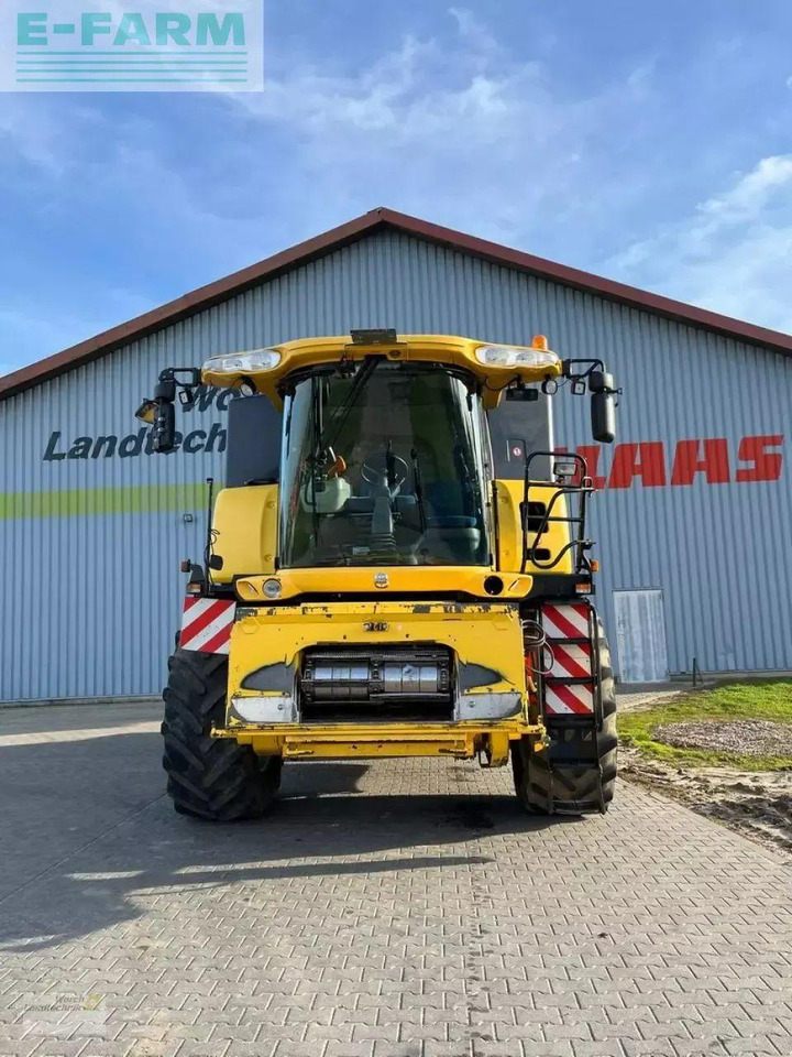New Holland cr 9070 - Combine harvester: picture 2 New Holland cr 9070 - Combine harvester: picture 2