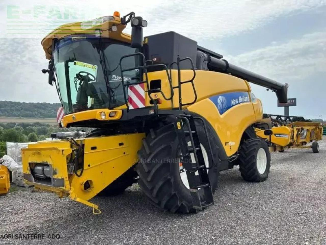 New Holland cr 9070 - Combine harvester: picture 3 New Holland cr 9070 - Combine harvester: picture 3