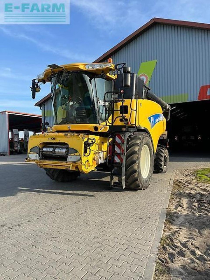 New Holland cr 9070 - Combine harvester: picture 1 New Holland cr 9070 - Combine harvester: picture 1