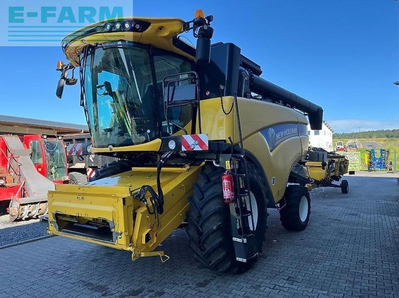 New Holland cx 6.90 - Combine harvester: picture 2 New Holland cx 6.90 - Combine harvester: picture 2