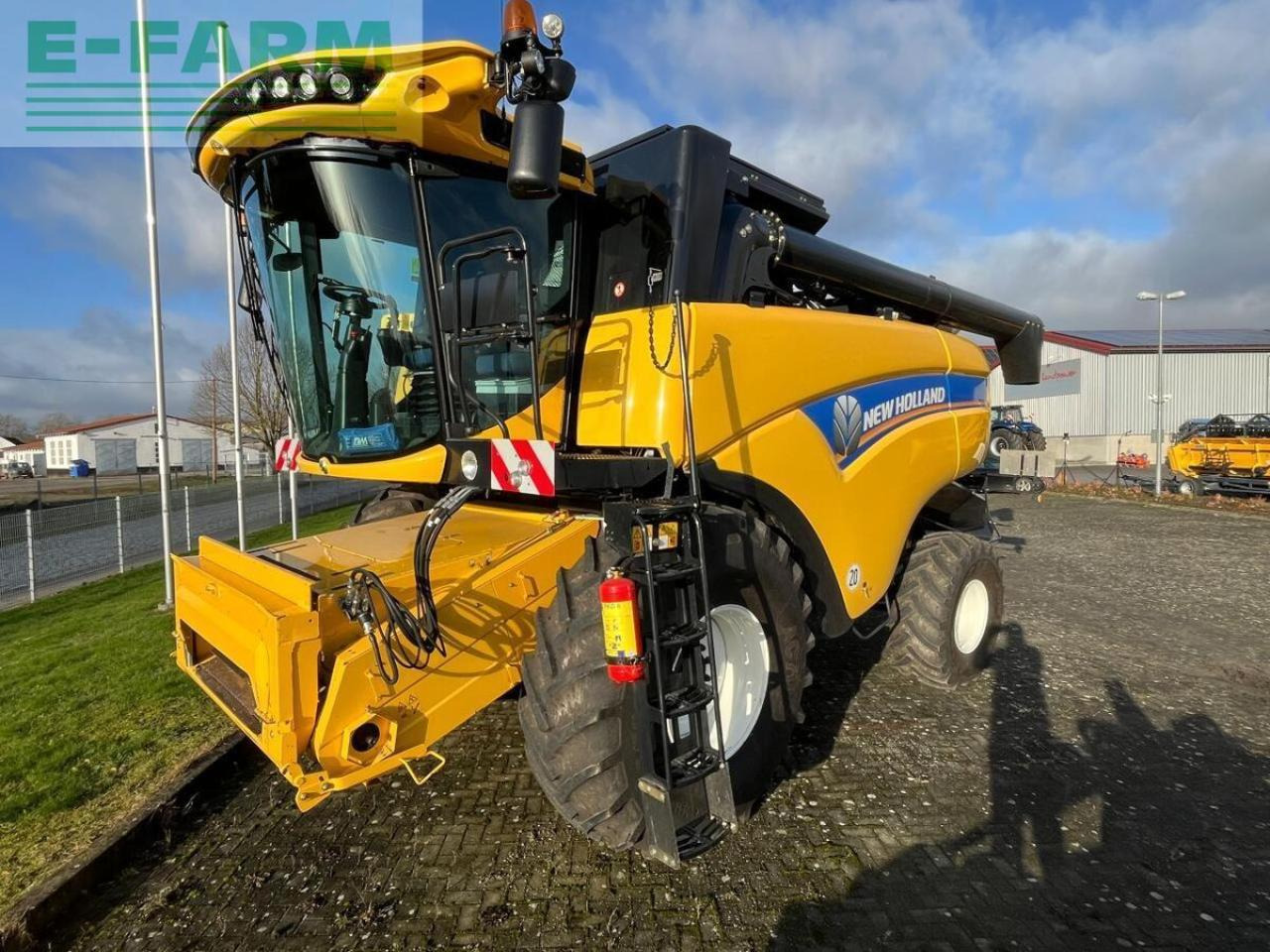 New Holland cx 6.90 schüttler + 25ft sw + sww - Combine harvester: picture 1 New Holland cx 6.90 schüttler + 25ft sw + sww - Combine harvester: picture 1