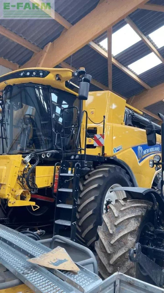 New Holland cx 8.70 - Combine harvester: picture 2 New Holland cx 8.70 - Combine harvester: picture 2