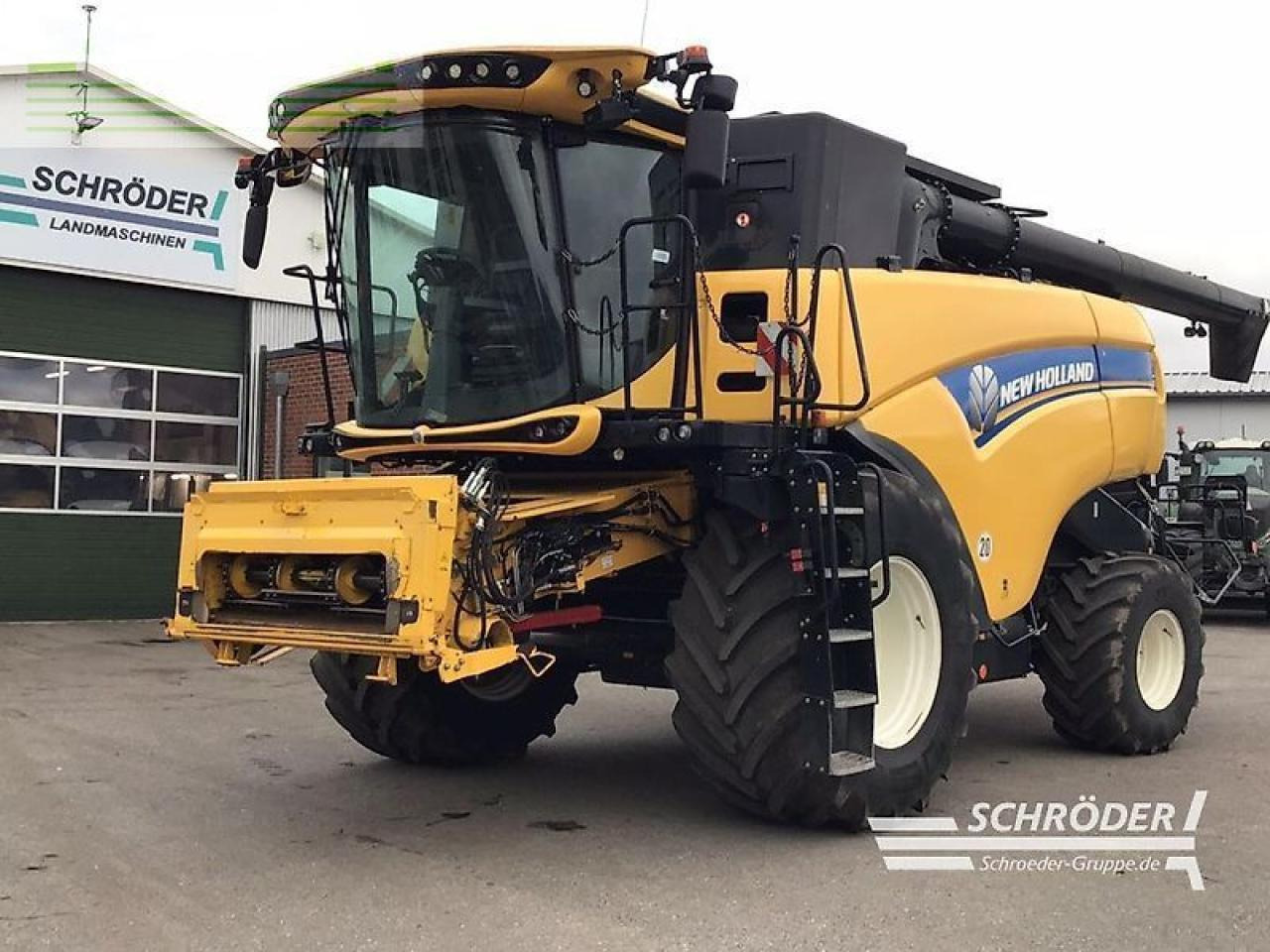 New Holland cx 8.85 + schneidwerk 7,60m - Combine harvester: picture 1 New Holland cx 8.85 + schneidwerk 7,60m - Combine harvester: picture 1