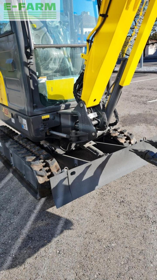 Mini excavator New Holland e19c: picture 14