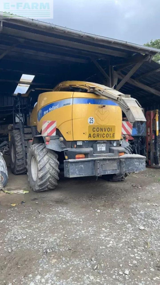 New Holland fr9060 - Forage harvester: picture 1 New Holland fr9060 - Forage harvester: picture 1