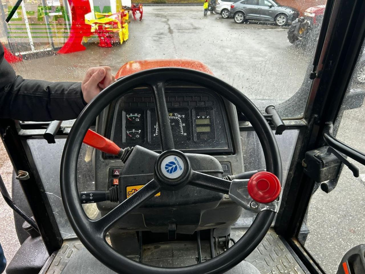New Holland m 100/8160 - Farm tractor: picture 3 New Holland m 100/8160 - Farm tractor: picture 3