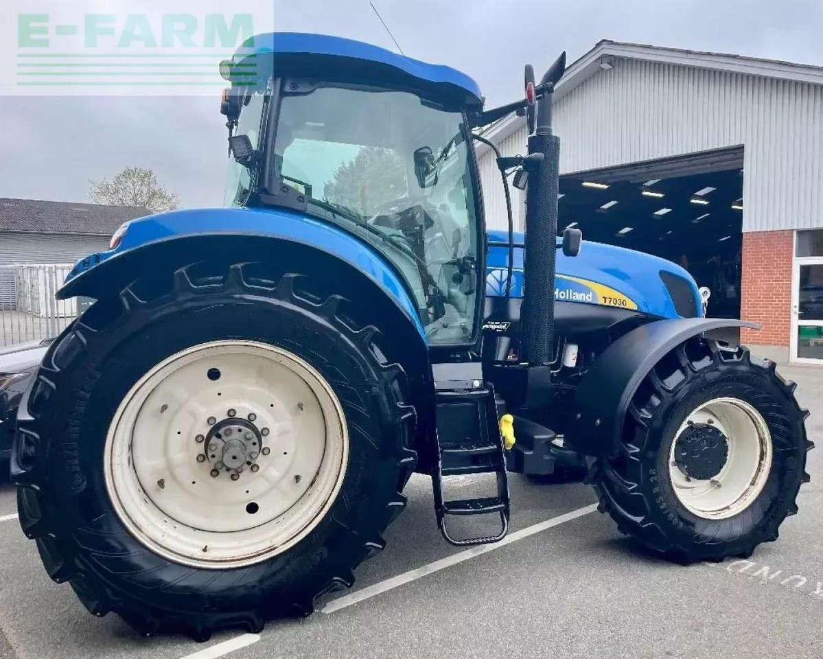 New Holland t 7030 - Farm tractor: picture 5 New Holland t 7030 - Farm tractor: picture 5