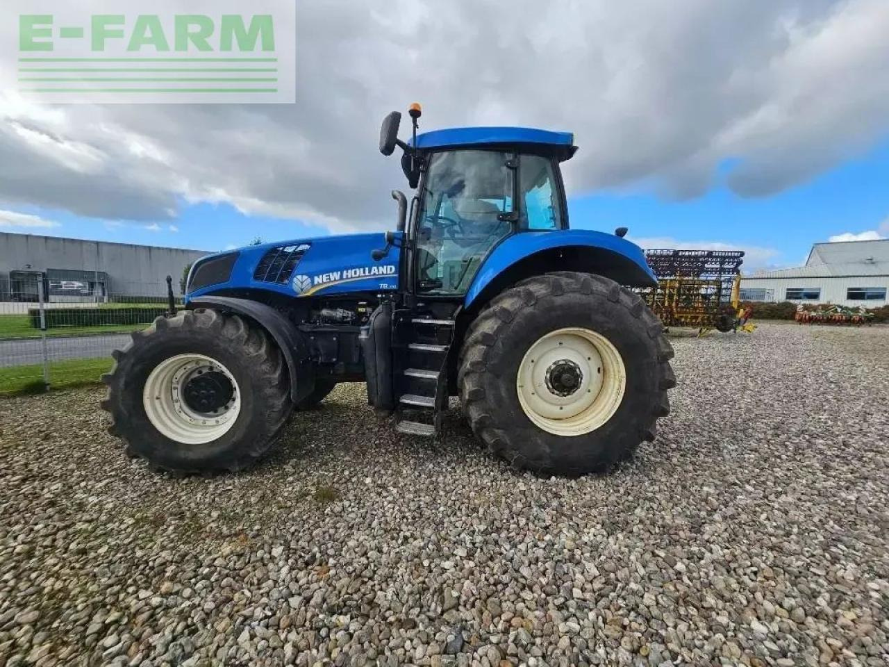 New Holland t 8.300 - Farm tractor: picture 1 New Holland t 8.300 - Farm tractor: picture 1