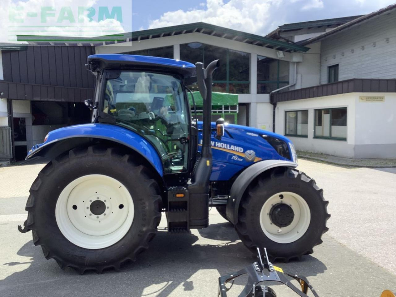 New Holland t6.165 auto command sidewinder ii (stage v) - Farm tractor: picture 4 New Holland t6.165 auto command sidewinder ii (stage v) - Farm tractor: picture 4