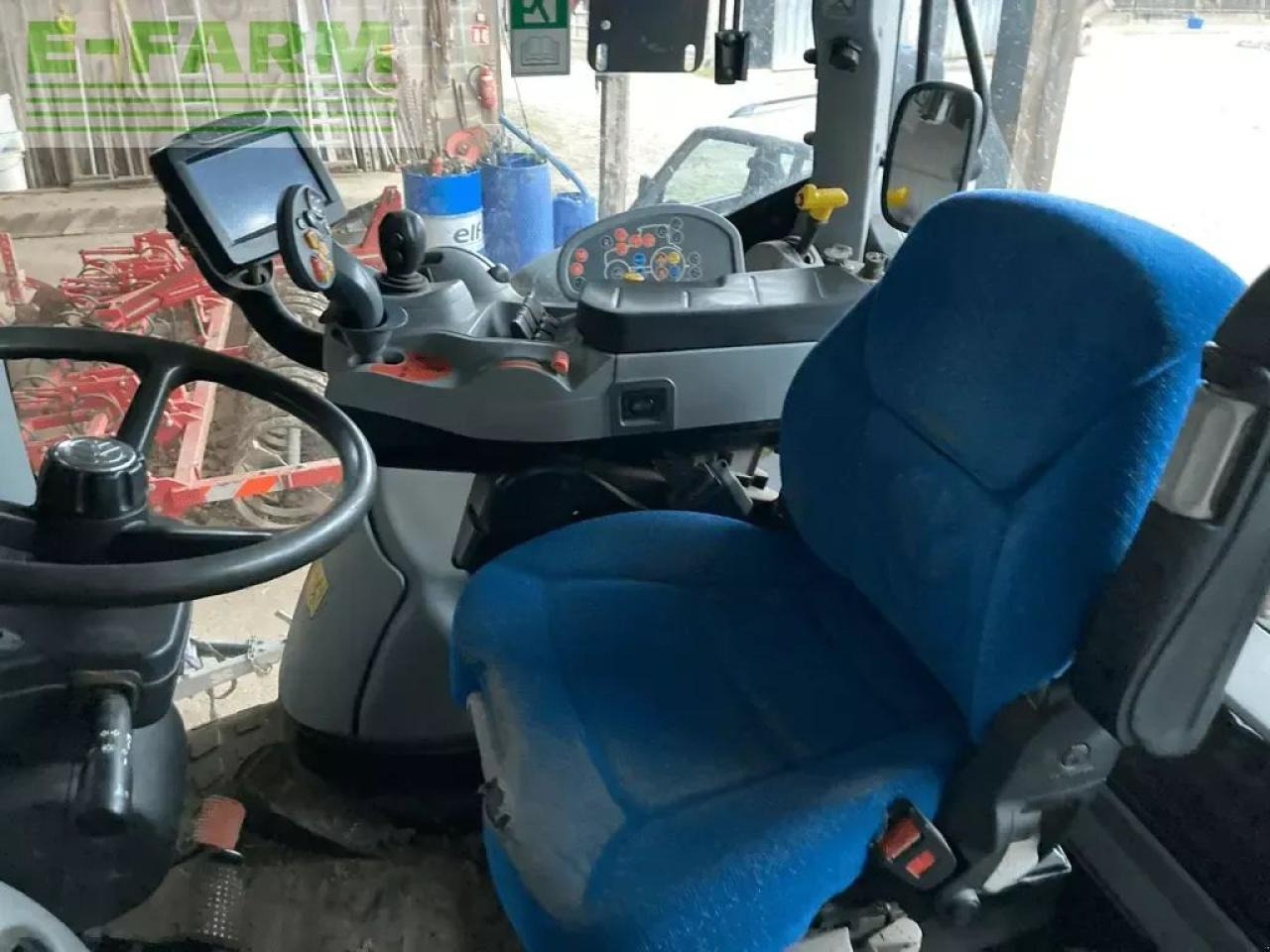 New Holland t7.200 auto command - Farm tractor: picture 5 New Holland t7.200 auto command - Farm tractor: picture 5