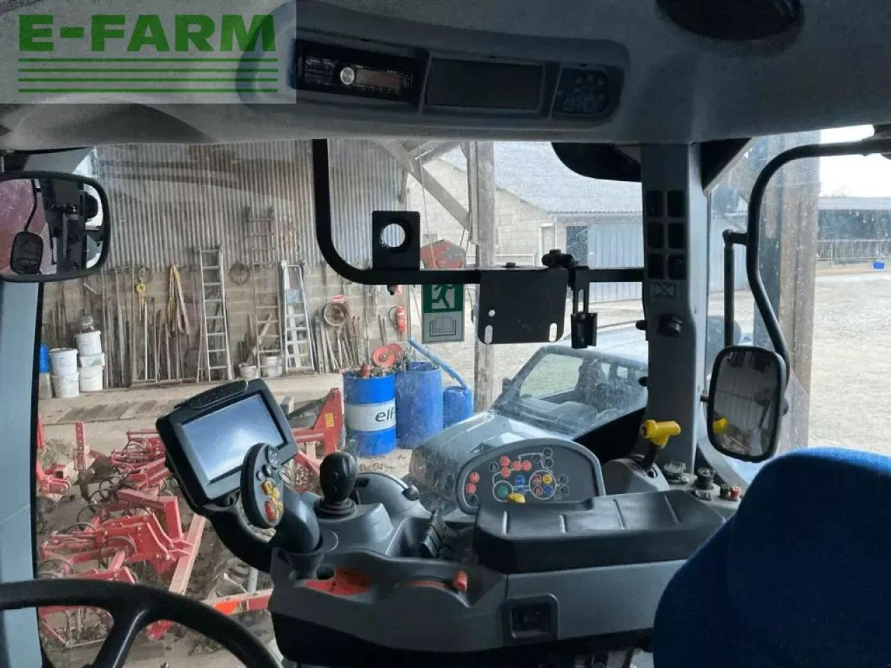 New Holland t7.200 auto command - Farm tractor: picture 4 New Holland t7.200 auto command - Farm tractor: picture 4