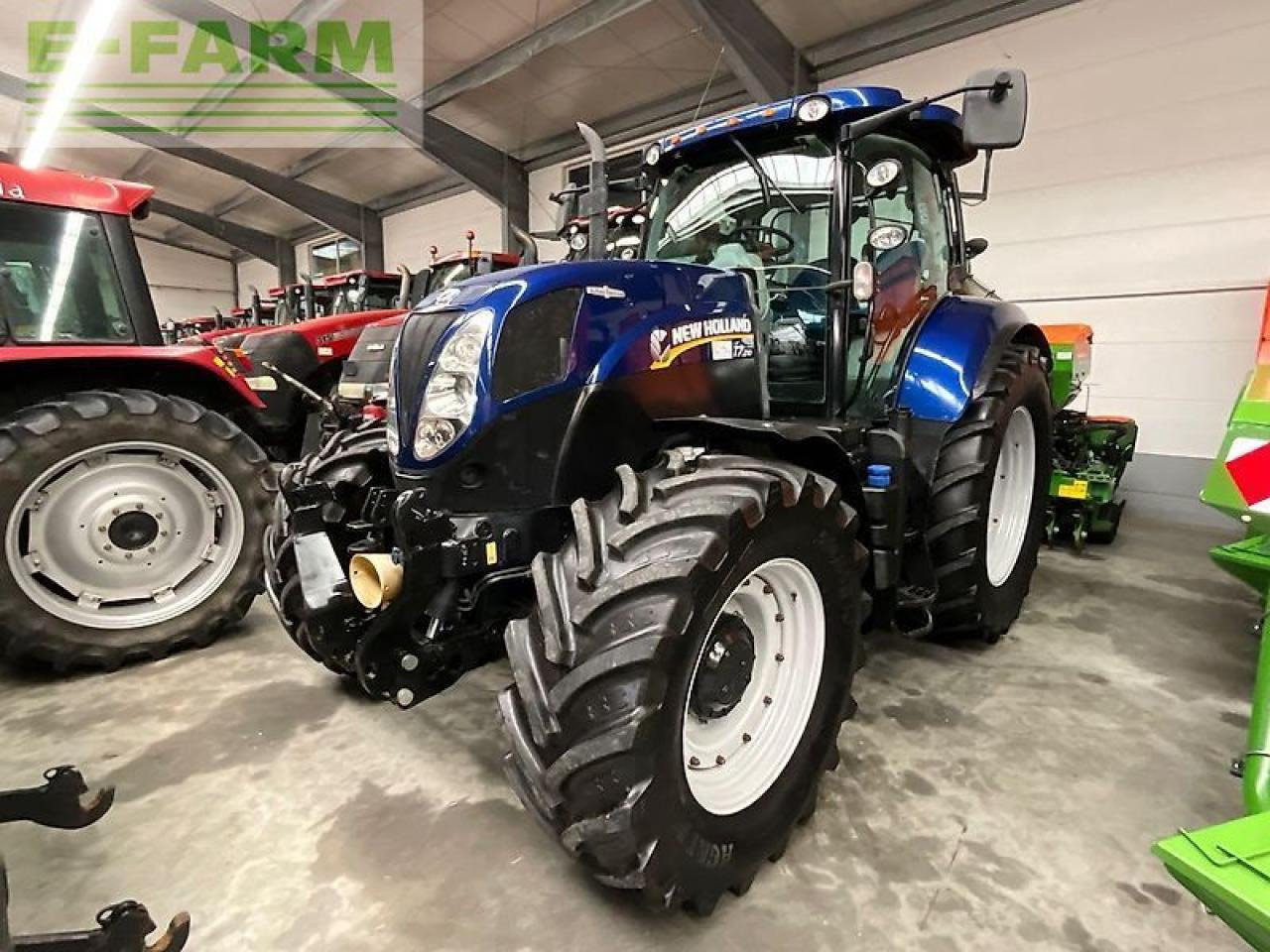 New Holland t7.210 - Farm tractor: picture 2 New Holland t7.210 - Farm tractor: picture 2