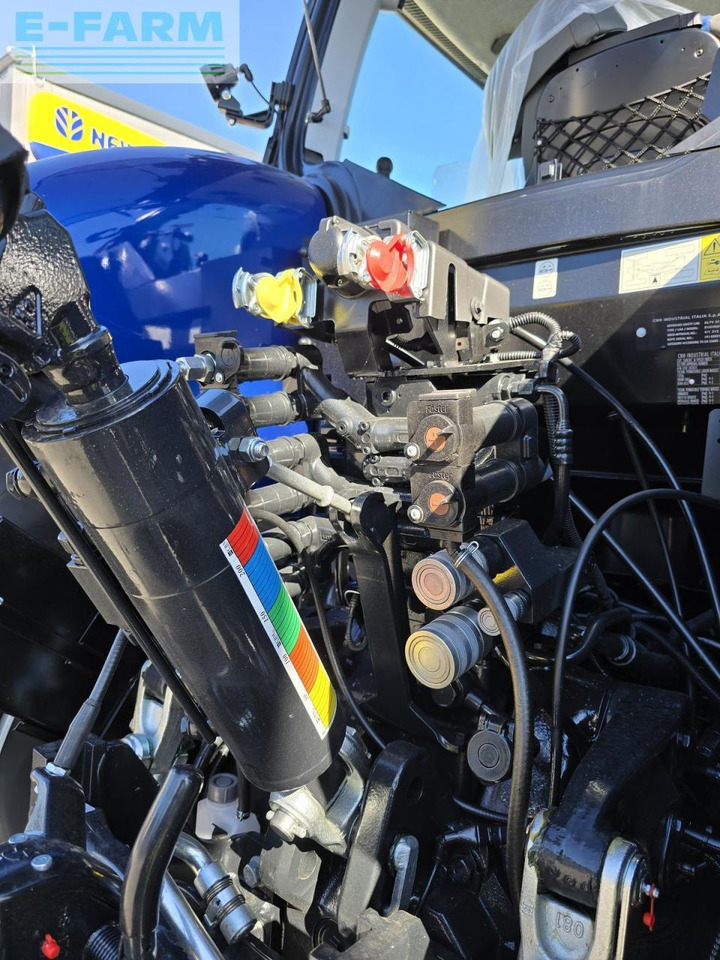 New Holland t7.225 auto command sidewinder ii (stage v) - Farm tractor: picture 5 New Holland t7.225 auto command sidewinder ii (stage v) - Farm tractor: picture 5