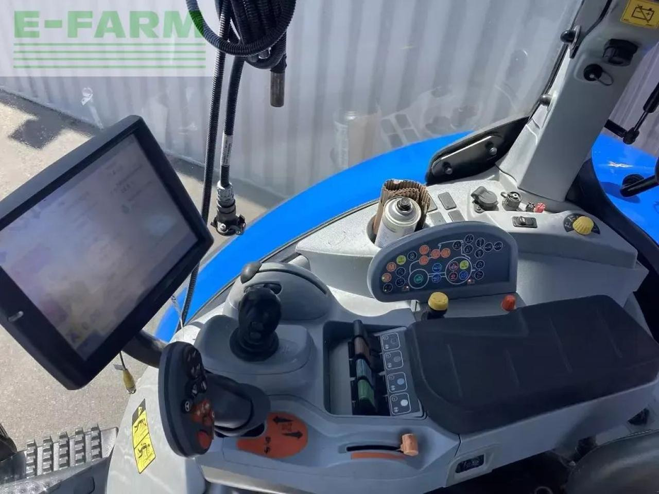 New Holland t7.270 auto command - Farm tractor: picture 2 New Holland t7.270 auto command - Farm tractor: picture 2