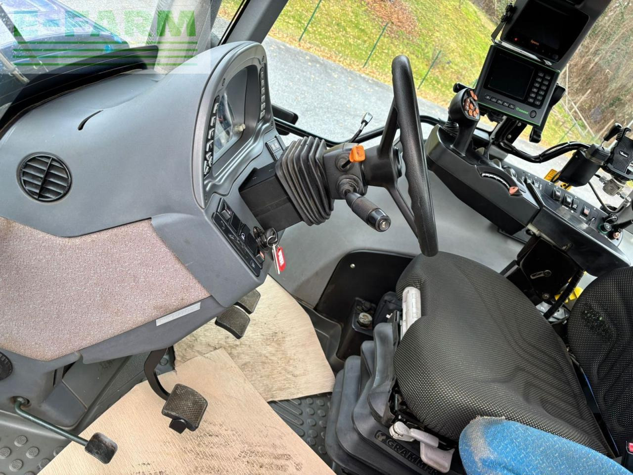 Farm tractor New Holland t7510: picture 11