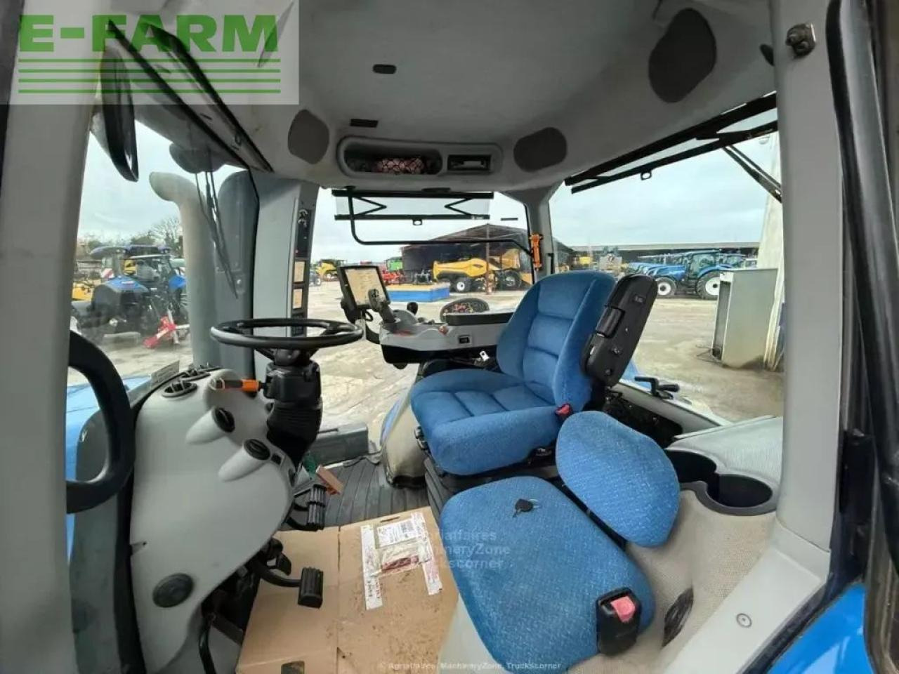 New Holland t8.300 ac - Farm tractor: picture 5 New Holland t8.300 ac - Farm tractor: picture 5