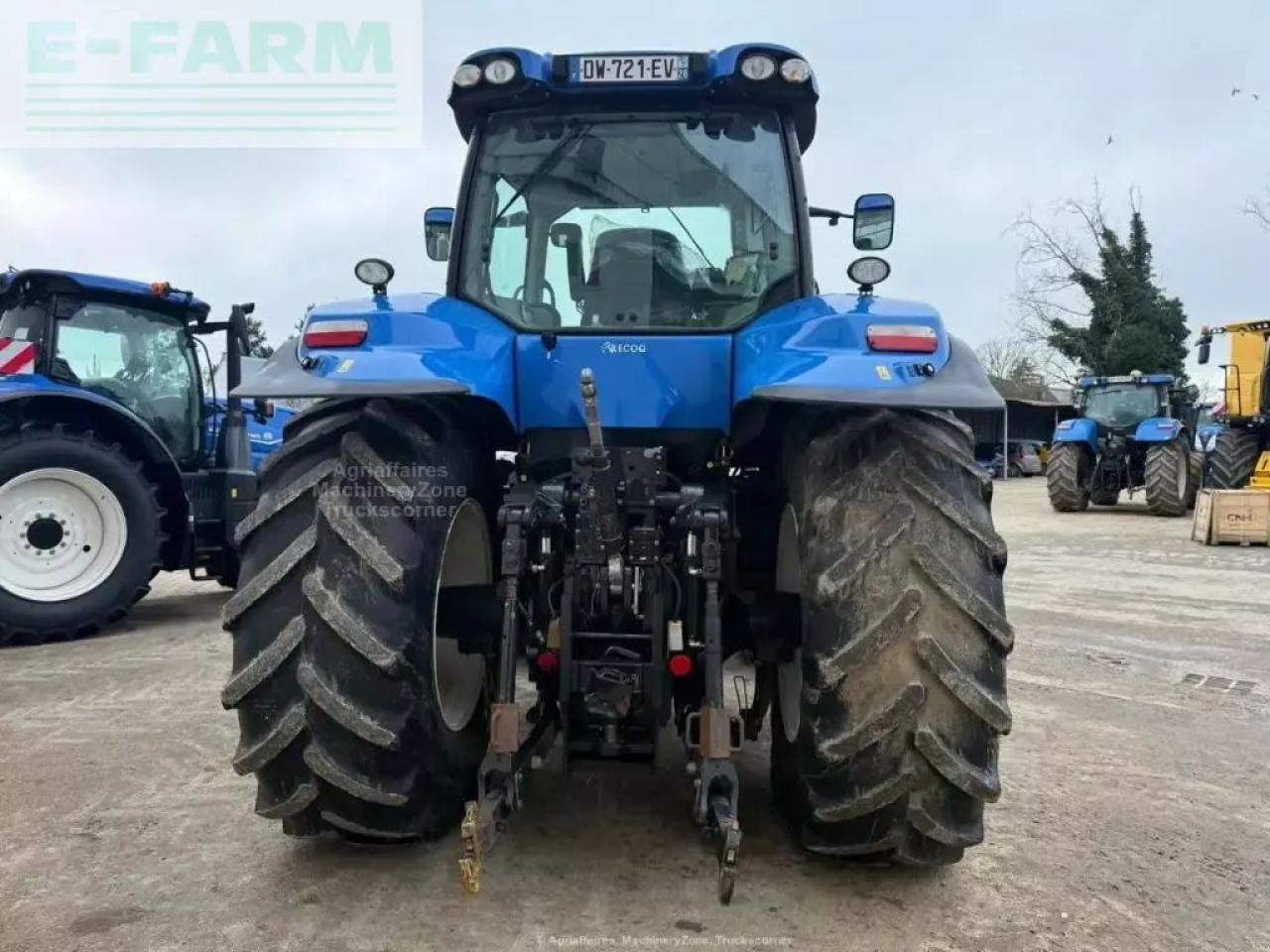 New Holland t8.300 ac - Farm tractor: picture 4 New Holland t8.300 ac - Farm tractor: picture 4