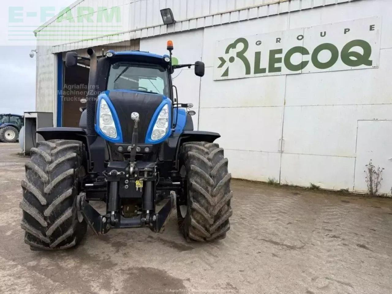 New Holland t8.300 ac - Farm tractor: picture 2 New Holland t8.300 ac - Farm tractor: picture 2