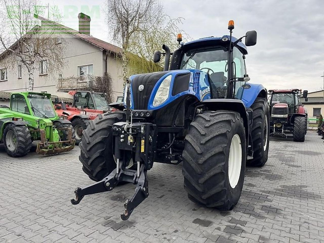 New Holland t8.330 ultra command - Farm tractor: picture 2 New Holland t8.330 ultra command - Farm tractor: picture 2