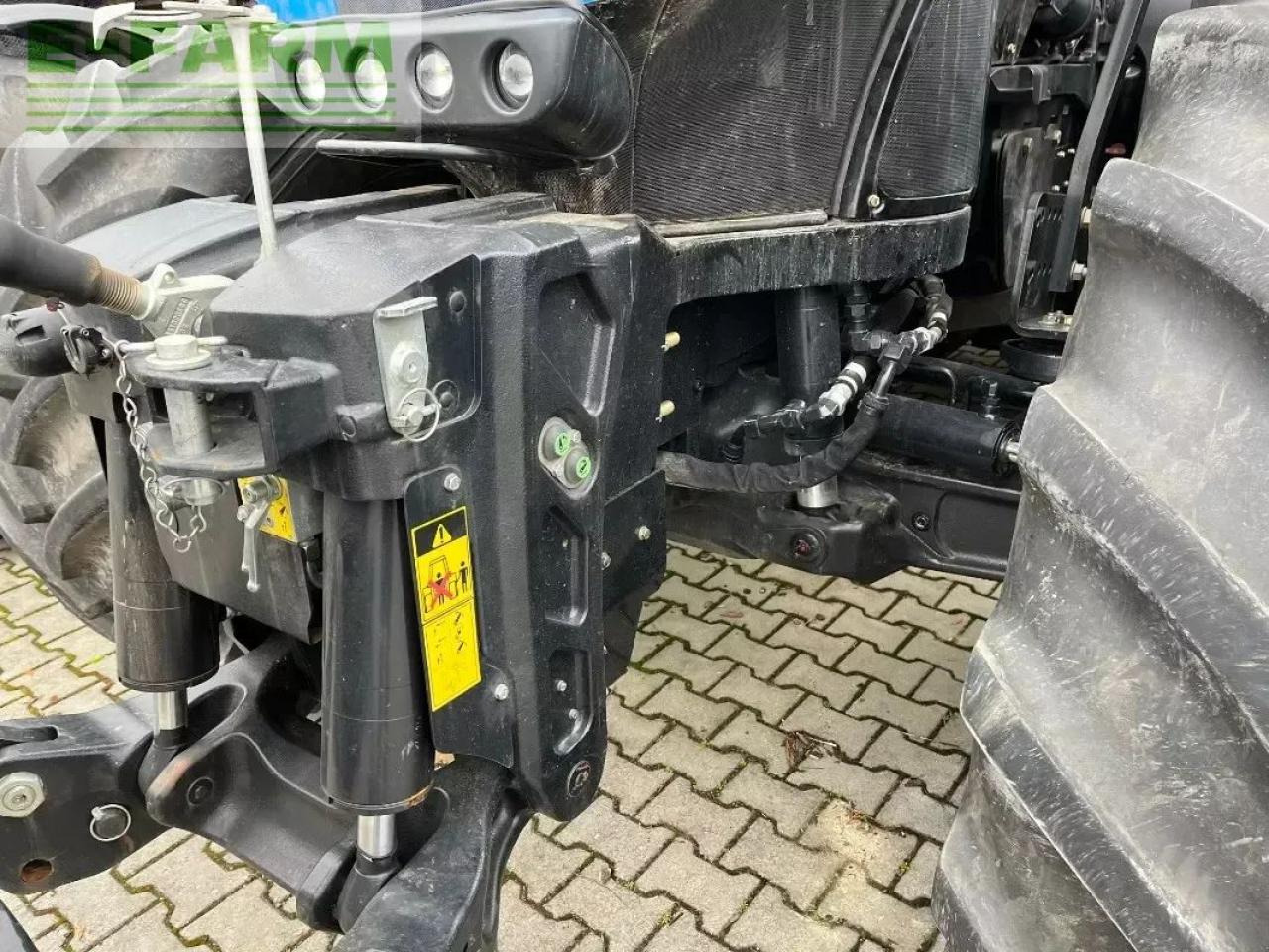 New Holland t8.435 uc UC - Farm tractor: picture 4 New Holland t8.435 uc UC - Farm tractor: picture 4