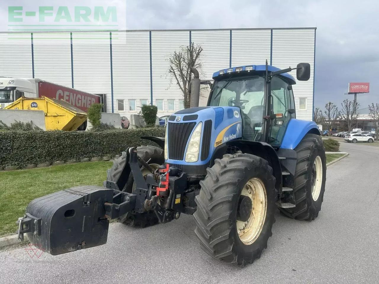 New Holland t8040 - Farm tractor: picture 1 New Holland t8040 - Farm tractor: picture 1
