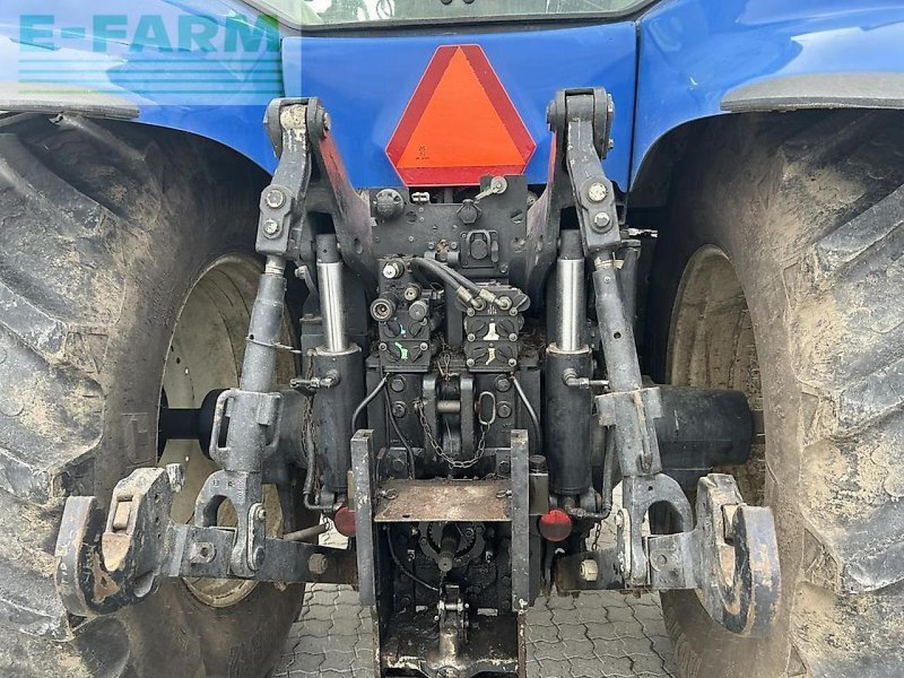 New Holland t8050 - Farm tractor: picture 5 New Holland t8050 - Farm tractor: picture 5