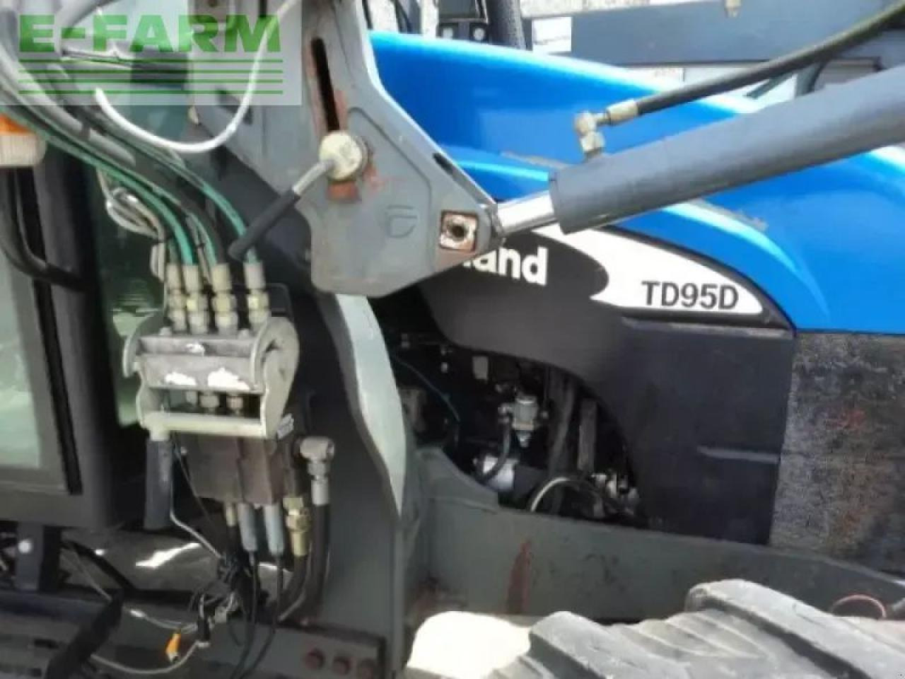 New Holland td 95 d D - Farm tractor: picture 5 New Holland td 95 d D - Farm tractor: picture 5