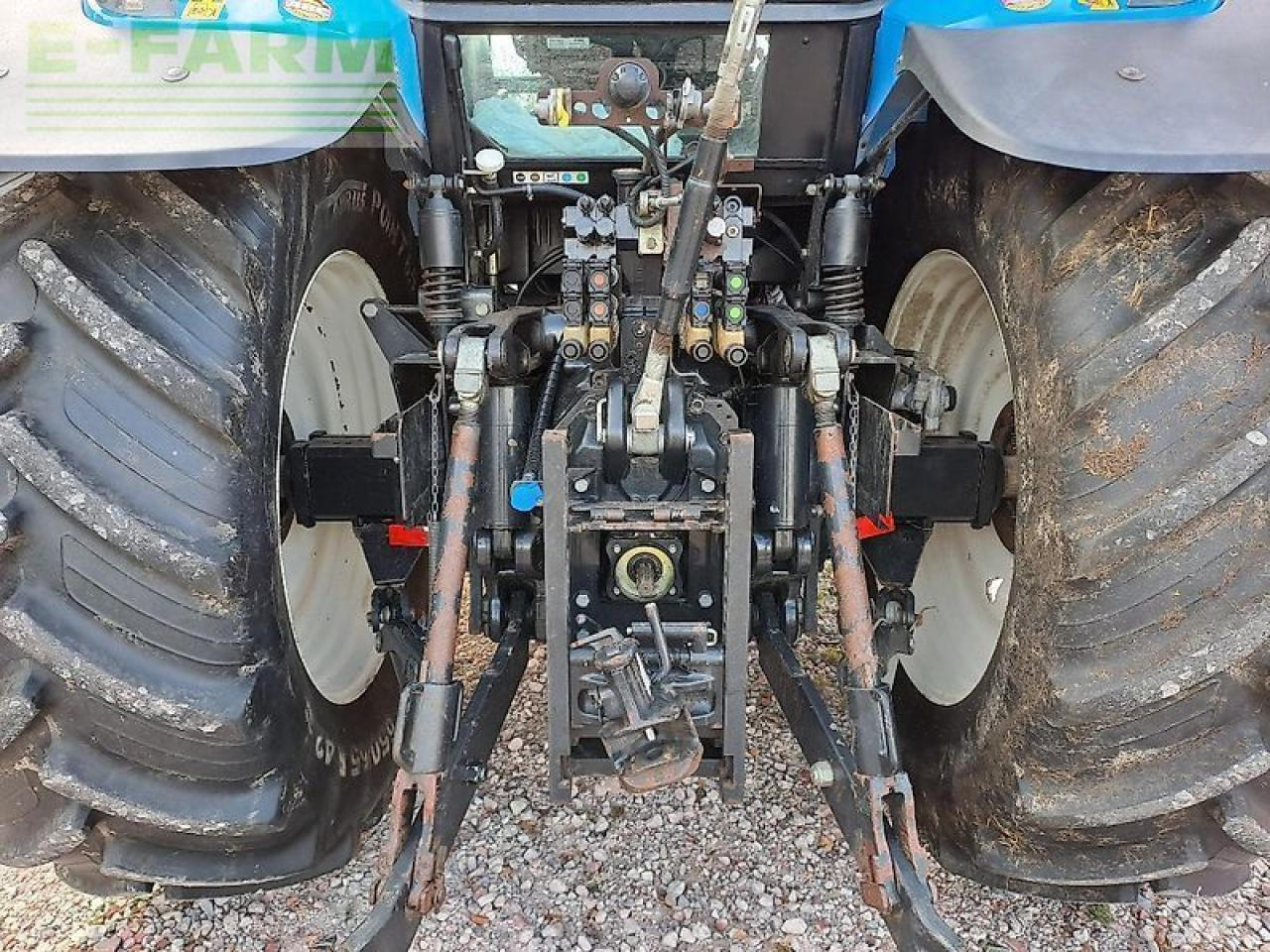 New Holland tm 175 - Farm tractor: picture 5 New Holland tm 175 - Farm tractor: picture 5