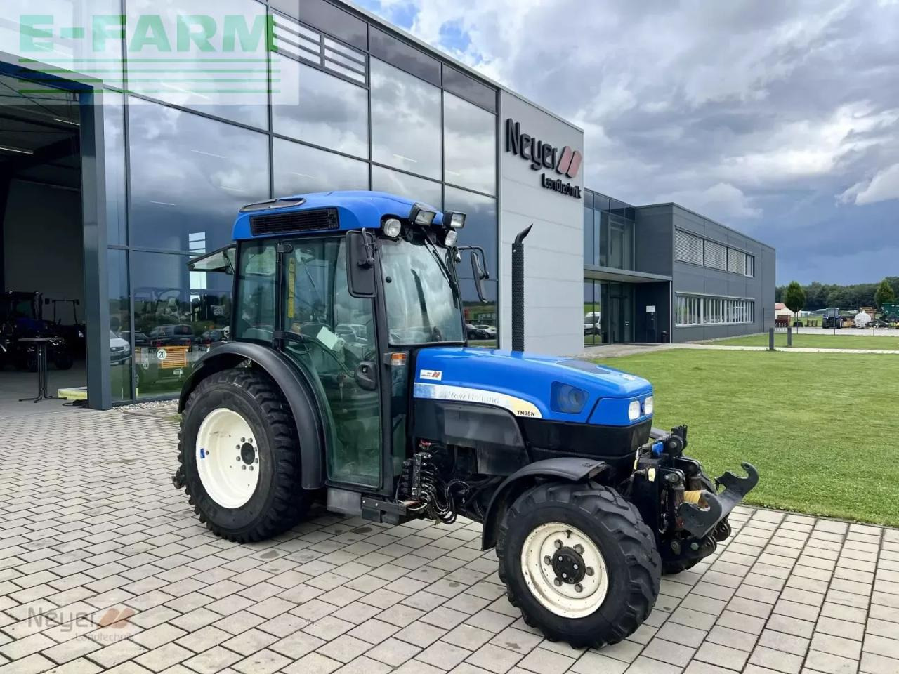 New Holland tn 95 na - Farm tractor: picture 2 New Holland tn 95 na - Farm tractor: picture 2