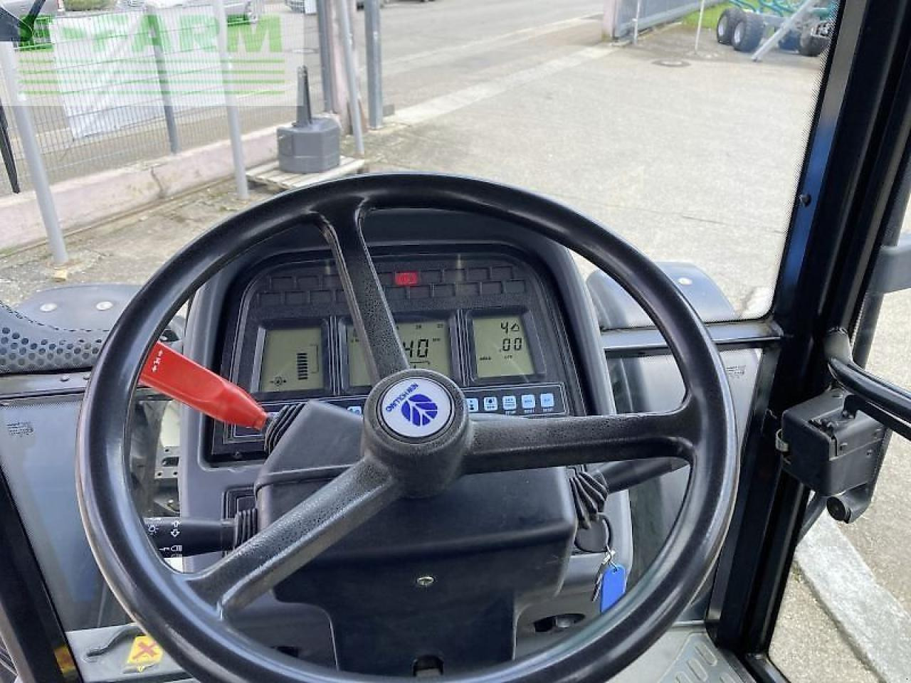 Farm tractor New Holland ts 115: picture 15