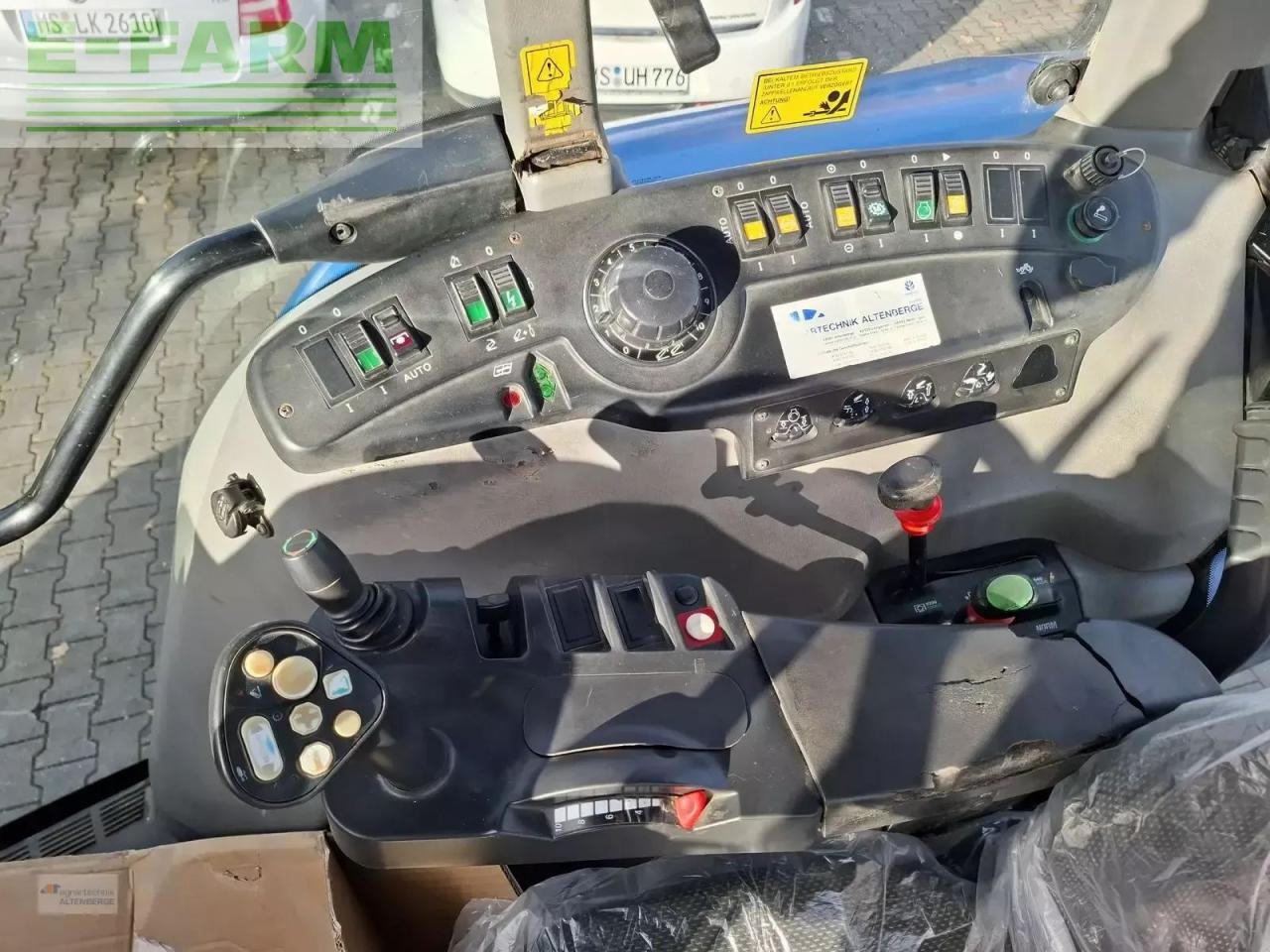 Farm tractor New Holland tvt 145: picture 13