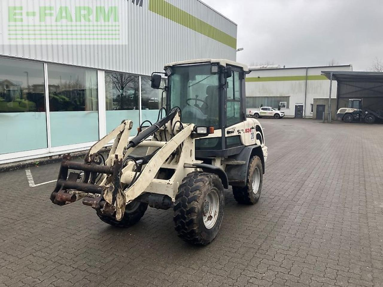 Mini excavator Schaeff skl 824: picture 6