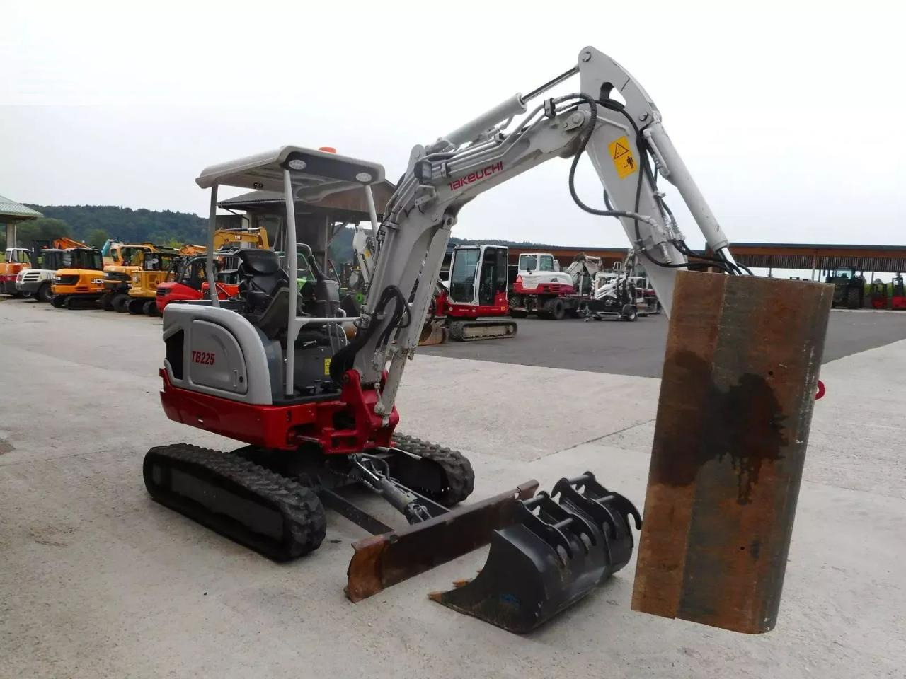 Takeuchi tb 225 mit powertilt + 3 löffel ( service neu ) - Mini excavator: picture 5 Takeuchi tb 225 mit powertilt + 3 löffel ( service neu ) - Mini excavator: picture 5