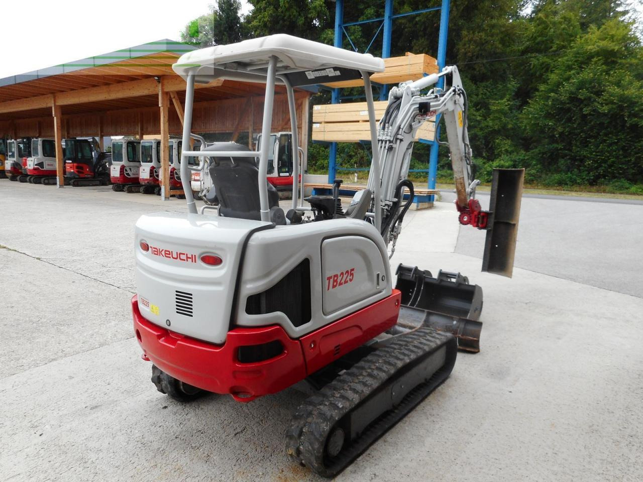 Takeuchi tb 225 mit powertilt + 3 löffel ( service neu ) - Mini excavator: picture 4 Takeuchi tb 225 mit powertilt + 3 löffel ( service neu ) - Mini excavator: picture 4